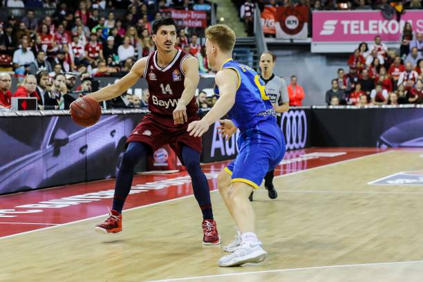 他在关键时 他在关键时