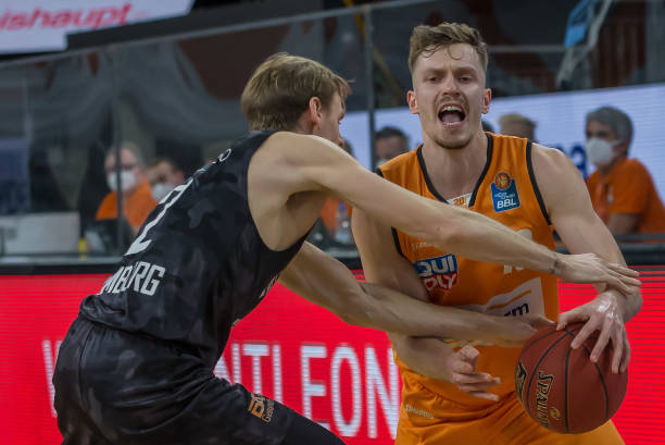 密集防守时 密集防守时