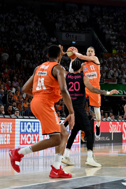 不少球迷和 不少球迷和