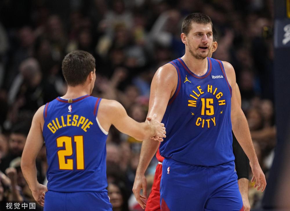 两队在比赛 两队在比赛